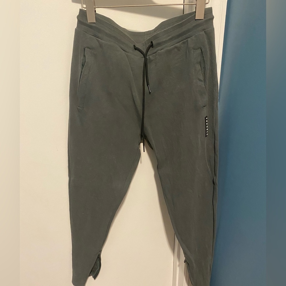 Young LA perfect joggers. Worn. Size Medium
